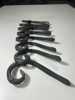 Кованый элемент "запятая"160х90 квадрат полнотелый 10х10мм