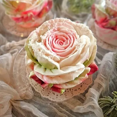 Фотография Новогодний зефир «Роза зимняя» купить в магазине Афлора