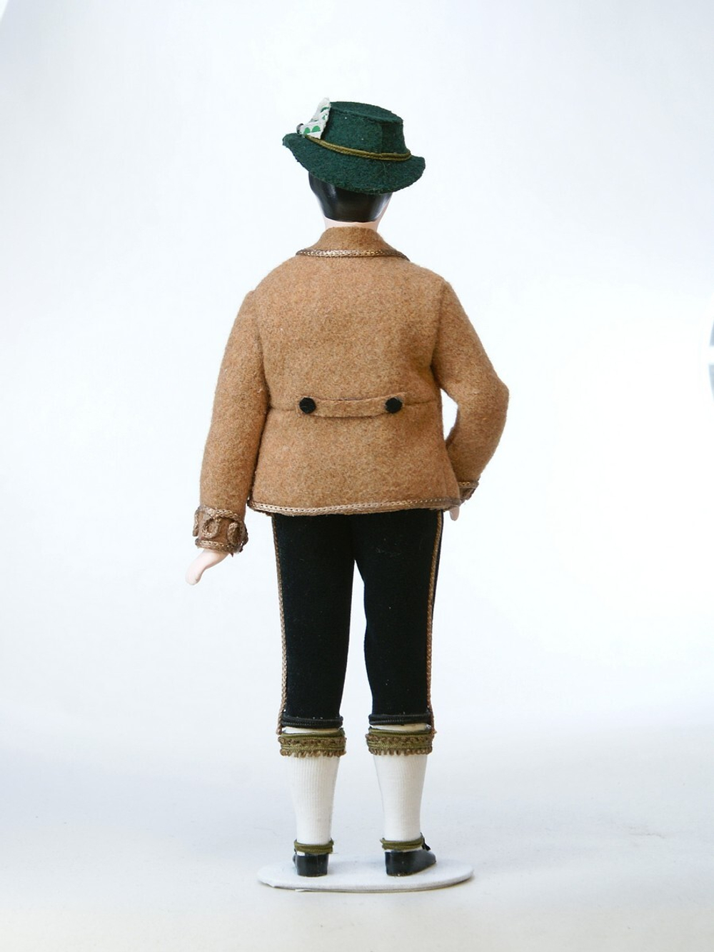 Кукла фарфоровая в Мужском национальном немецком костюме 20в. Бавария