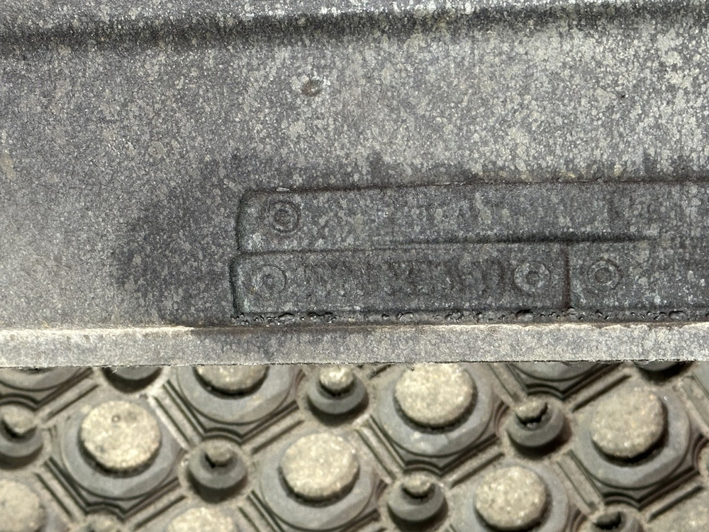 Шумоизоляция двигателя правая