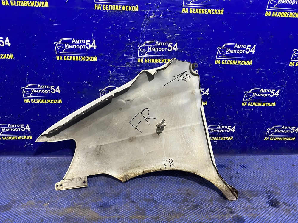 Крыло переднее правое TOYOTA LITEACE NOAH 2001