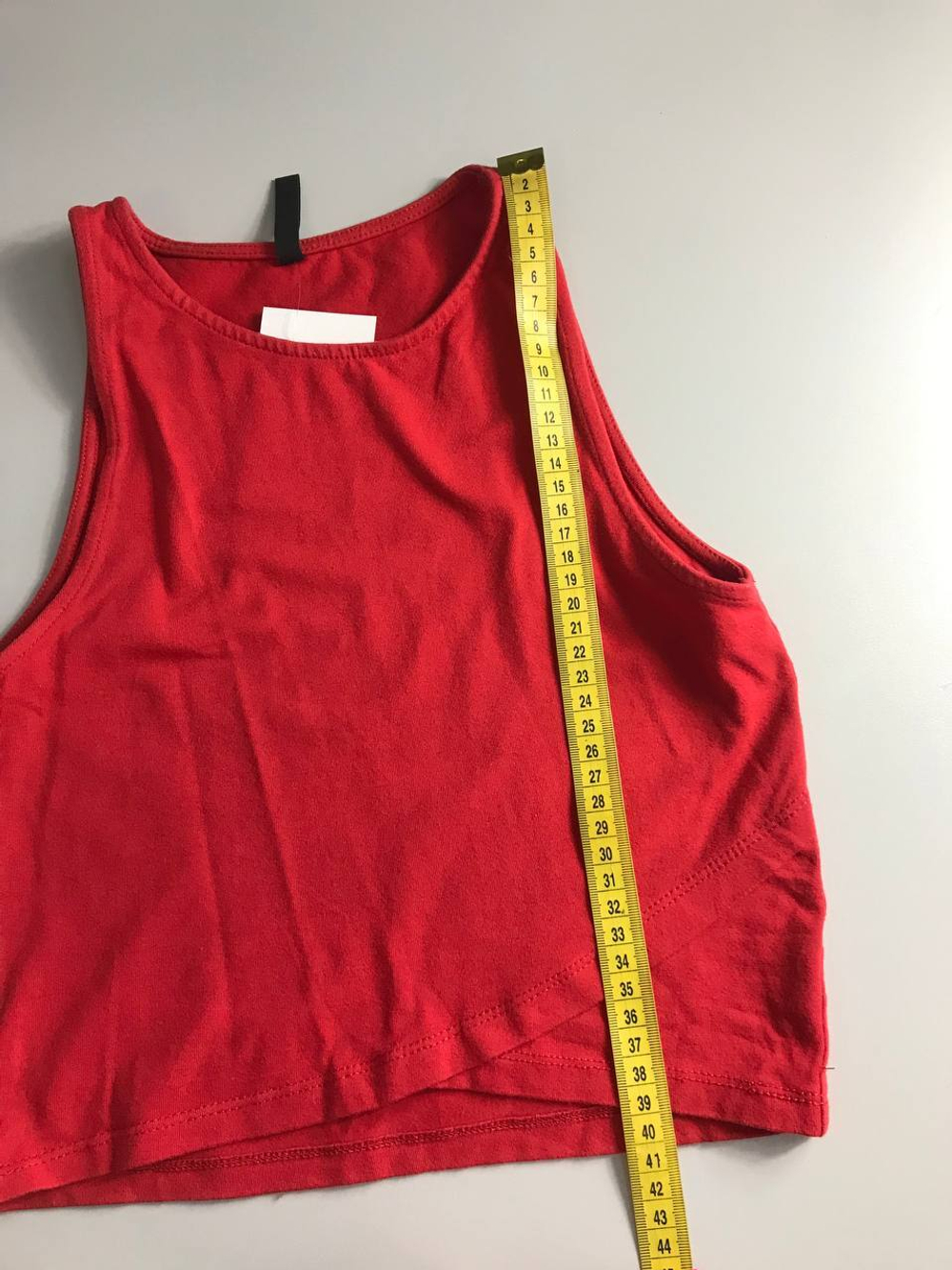 Топ базовый короткий, маркировка М, визуально 46 размер