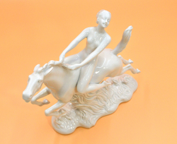 Фарфоровая статуэтка "Огненный всадник" (Feuerreiterin). Фарфор, глазурь. Валлендорф. до 1953 г.