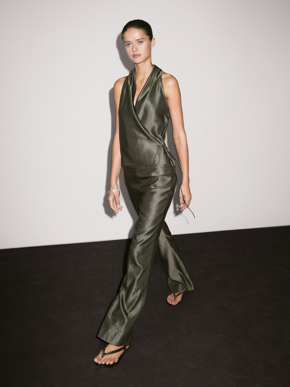 Massimo Dutti Расклешенные жаккардовые брюки со средней посадкой, темно-зеленый