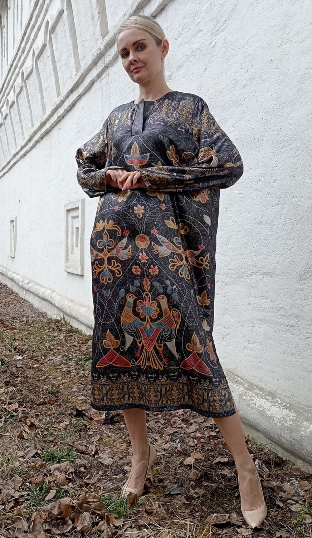 Платье миди "Две голубки", коллекция «Сны белого камня», по мотивам белокаменной резьбы домонгольских соборов Владимирской земли