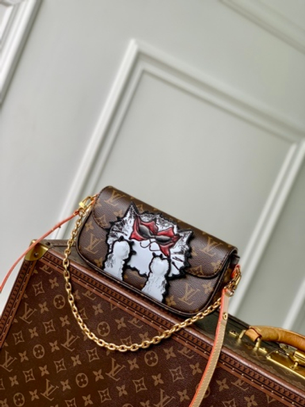 Louis Vuitton Ivy Wallet On Chain Bag