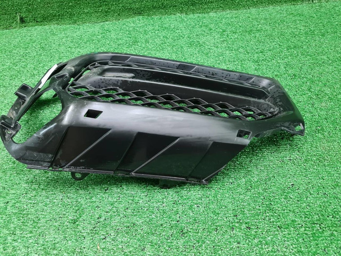 Решетка перед. бампера Mercedes G W463 (18-24) AMG