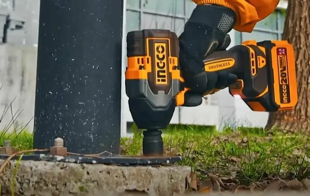 Аккумуляторный бесщеточный ударный гайковерт INGCO CIWLI2085 INDUSTRIAL 20 В 1/2" 850 Нм