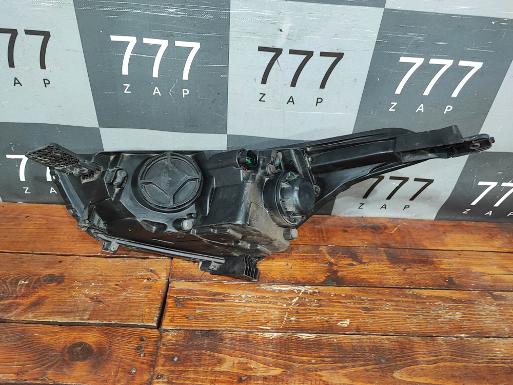 Фара правая галоген Hyundai Creta 1 (GS) 16-20 Б/У Оригинал 92102M0100