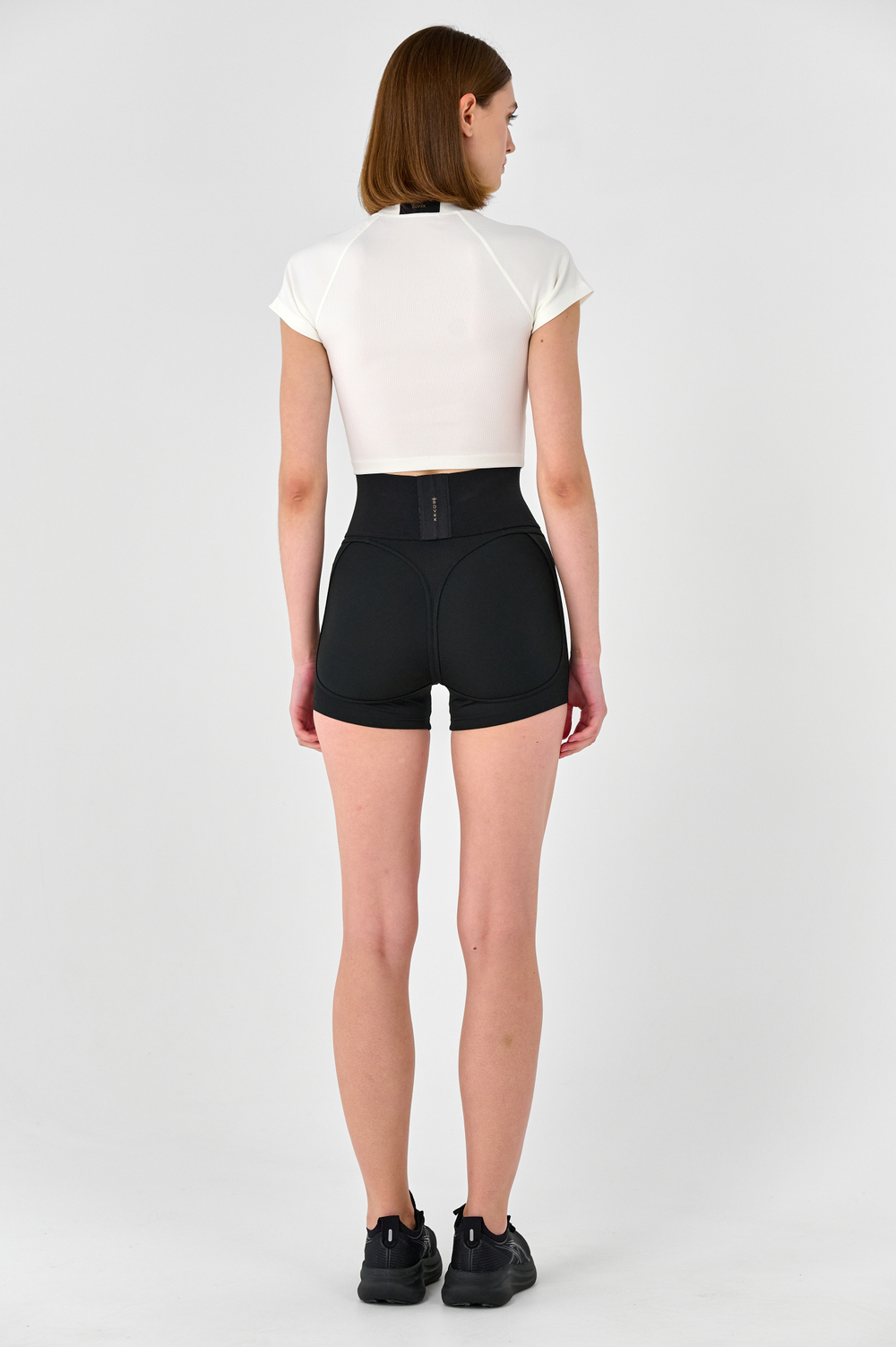 Кроп-топ спортивный с чашками