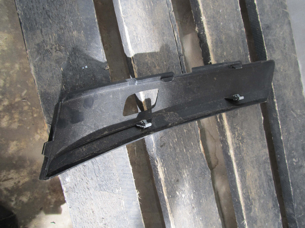 Накладка переднего бампера правая Peugeot 3008 1 09-13 Б/У Оригинал 9685098077