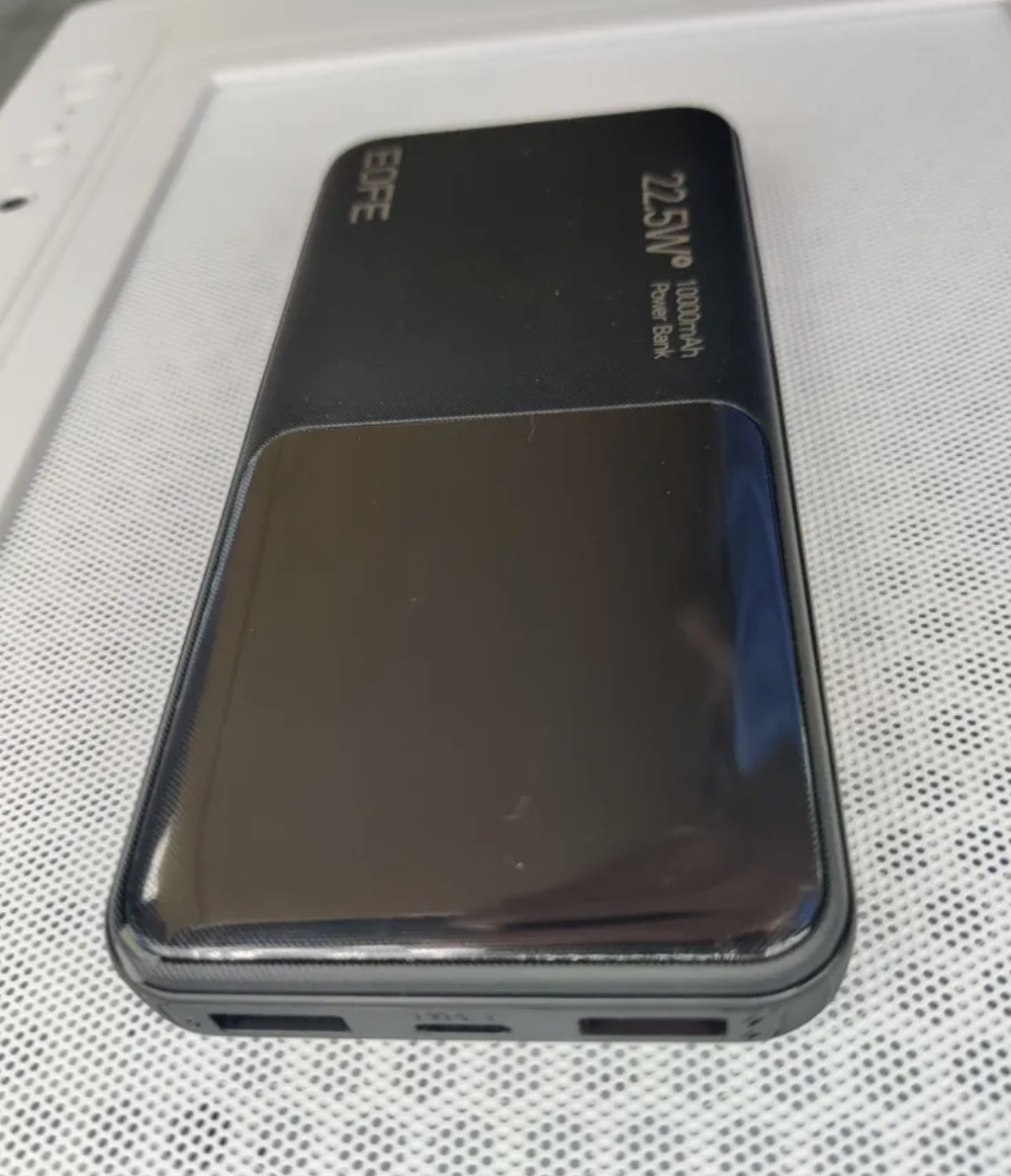 G101 / Внешний аккумулятор EOFE G101 с быстрой зарядкой 22вт, 10000мАч(37вт/ч), цифровой индикатор
