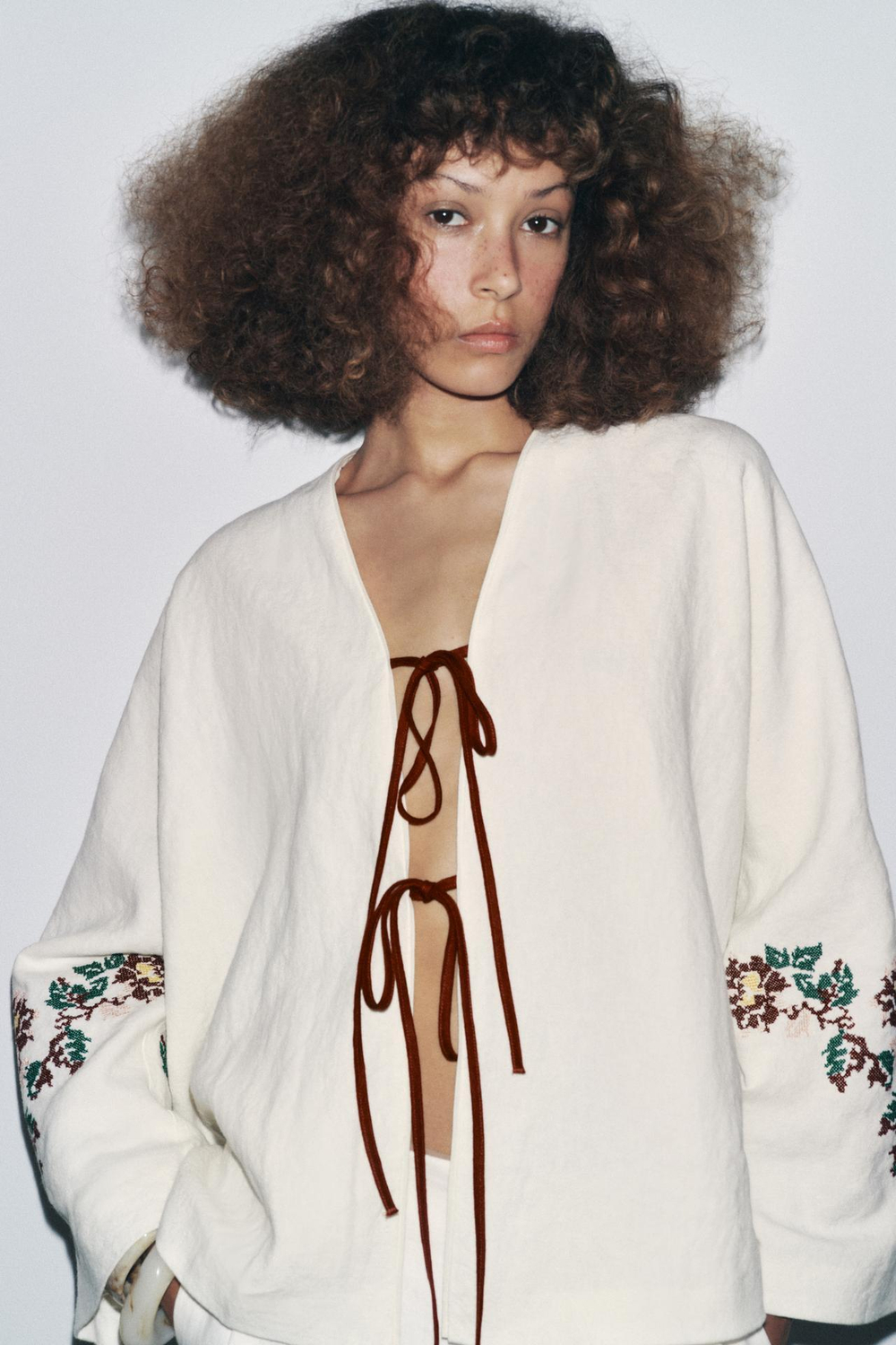 ZARA КИМОНО ИЗ 100% ЛЬНА С ВЫШИВКОЙ, ЭКРЮ