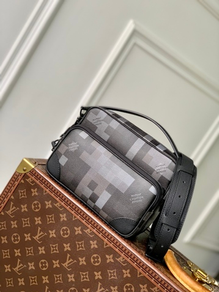 Louis Vuitton Nil Bag