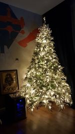 Заснеженная ель с гирляндой «Форесто» теплый свет (Литая+пвх) 210 см / 2,1 м