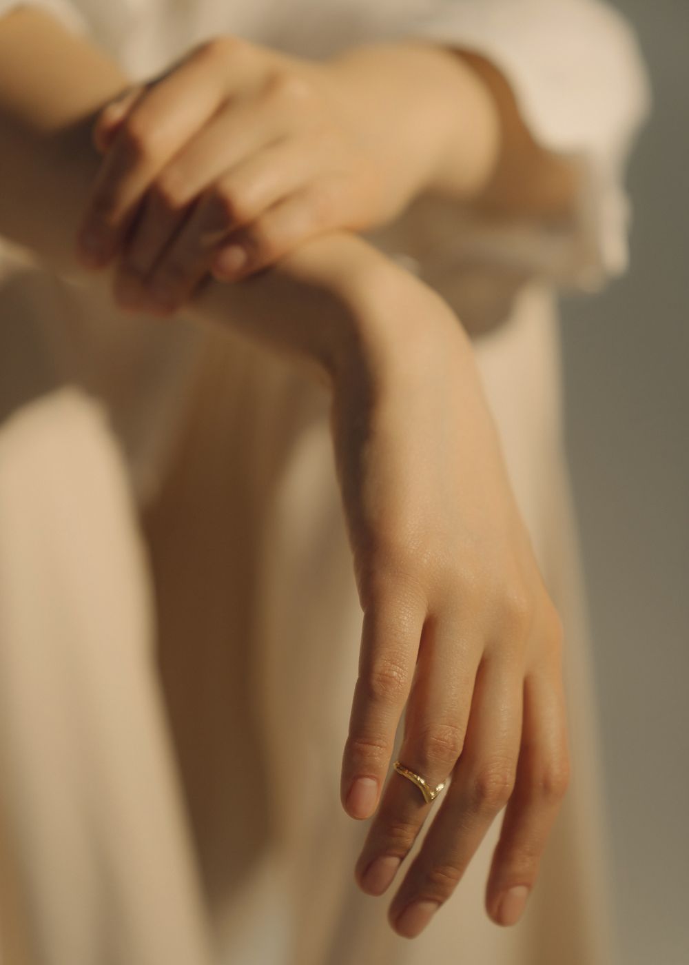 Кольцо фактурное V разъёмное, позолота