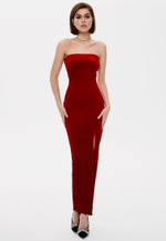 Платье с цветами на груди и разрезом