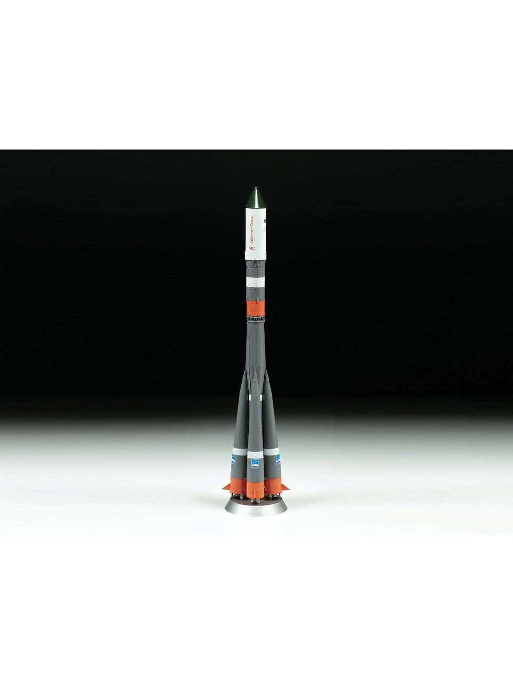 Сборная модель ZVEZDA Ракета-носитель Союз, 1/144