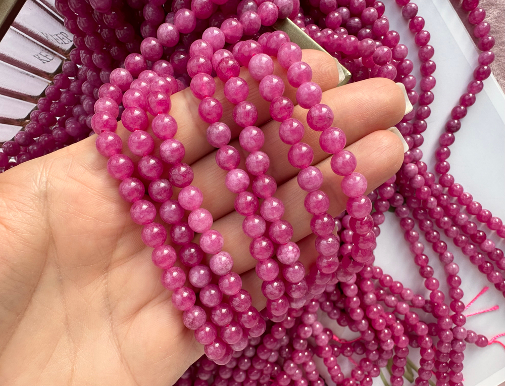 Нить бусин из тонированного кварца 6,4мм, гладкие