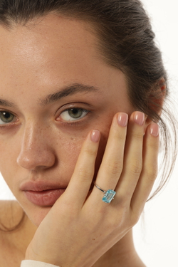 Кольцо прямоугольный голубой камень