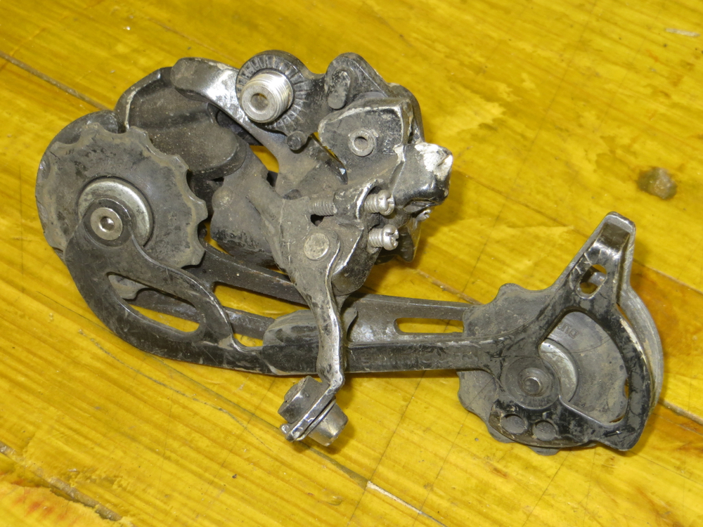 Переключатель задний Shimano Deore Shadow 9 скоростей