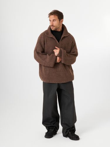 Шоколадный свитер крупной вязки QWE