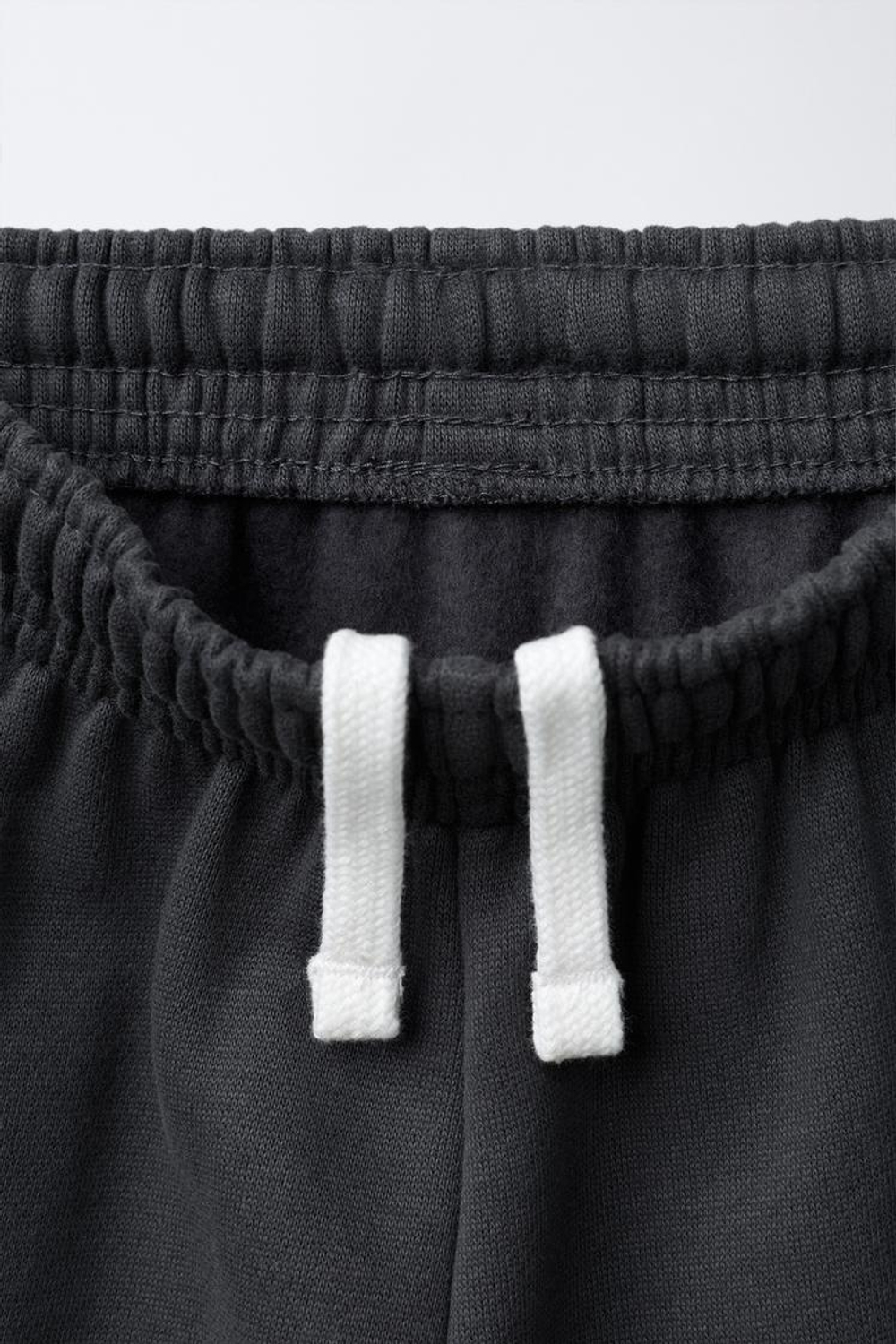 ZARA БРЮКИ-ДЖОГГЕРЫ С ТЕКСТОВЫМ ПРИНТОМ, АНТРАЦИТОВО-СЕРЫЙ