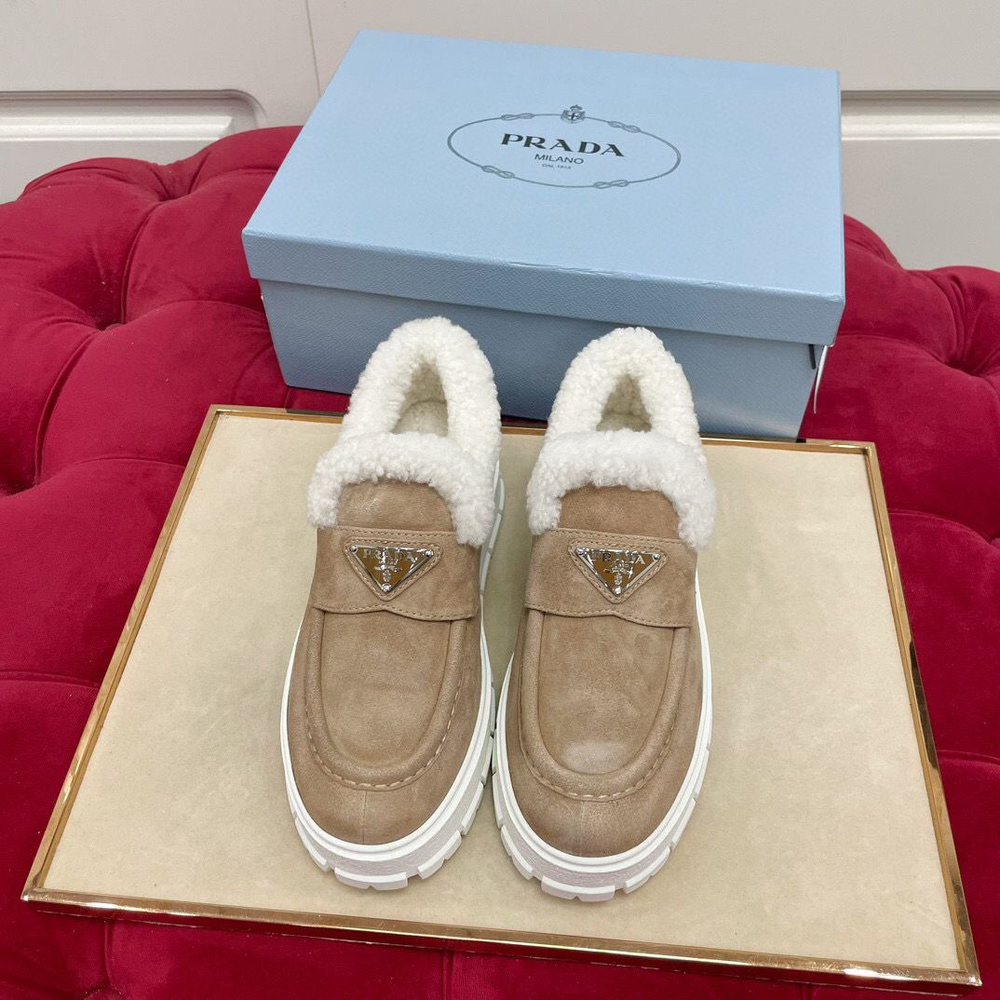 Лоферы Prada