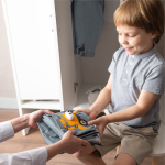 Кармашки для детского сада, на липучке. Экскаватор с глазками-помпонами