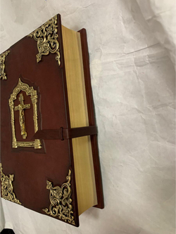 "Большая Библия" Книга в кожаном переплете с литьем