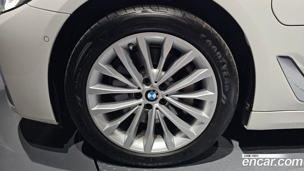 BMW 5 Series (G30) 530e Luxury (04.2021)