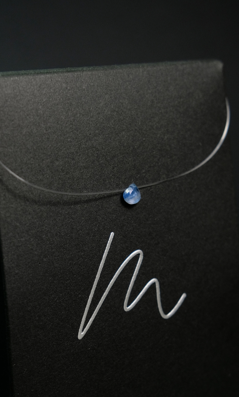 Колье "Memo Levitation" с бриолетом танзанита на леске M