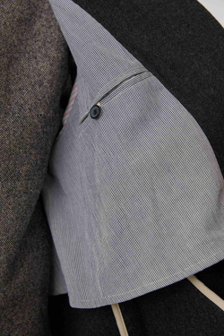 Объемное пальто в серую елочку