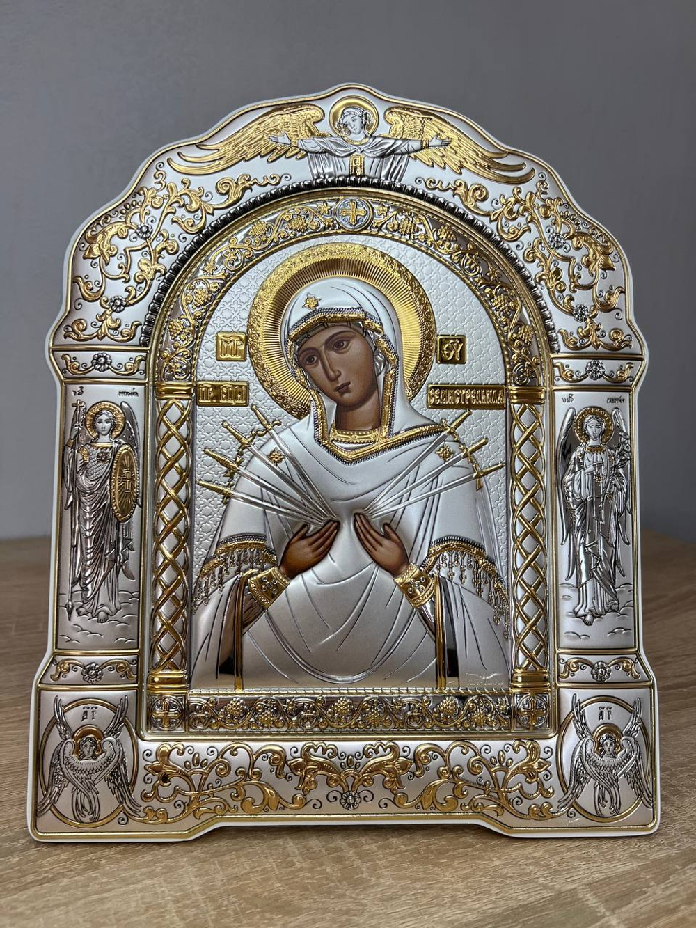 Семистрельная БМ, икона арочная с рамкой, белое дерево 206х270