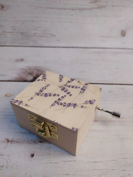 Музыкальная деревянная шкатулка-шарманка LAVENDER с мелодией вальс цветов Чайковского