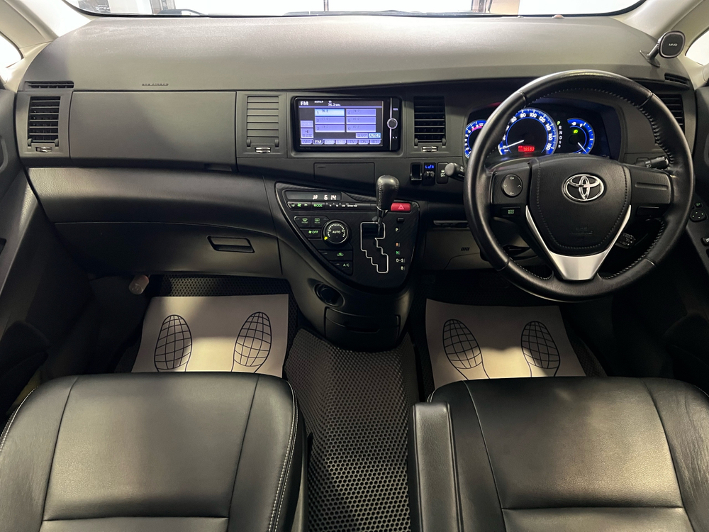 Toyota Isis, 2014 год