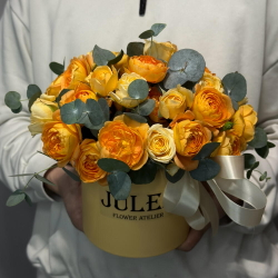 «Заводной апельсин» Цветы в коробке с пионовидной кустовой розой Джуси баблс