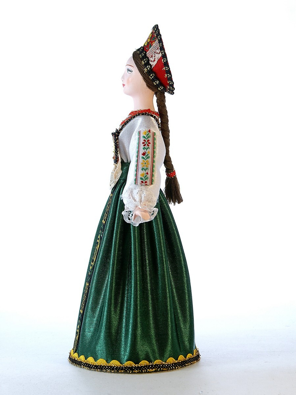 Кукла коллекционная в традиционном девичьем костюме