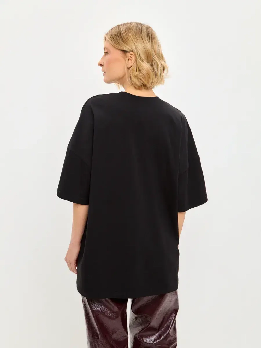 Футболка оверсайз удлиненная с разрезами по бокам