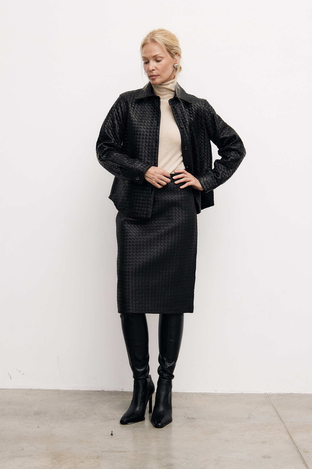 Skirt black color (wicker)