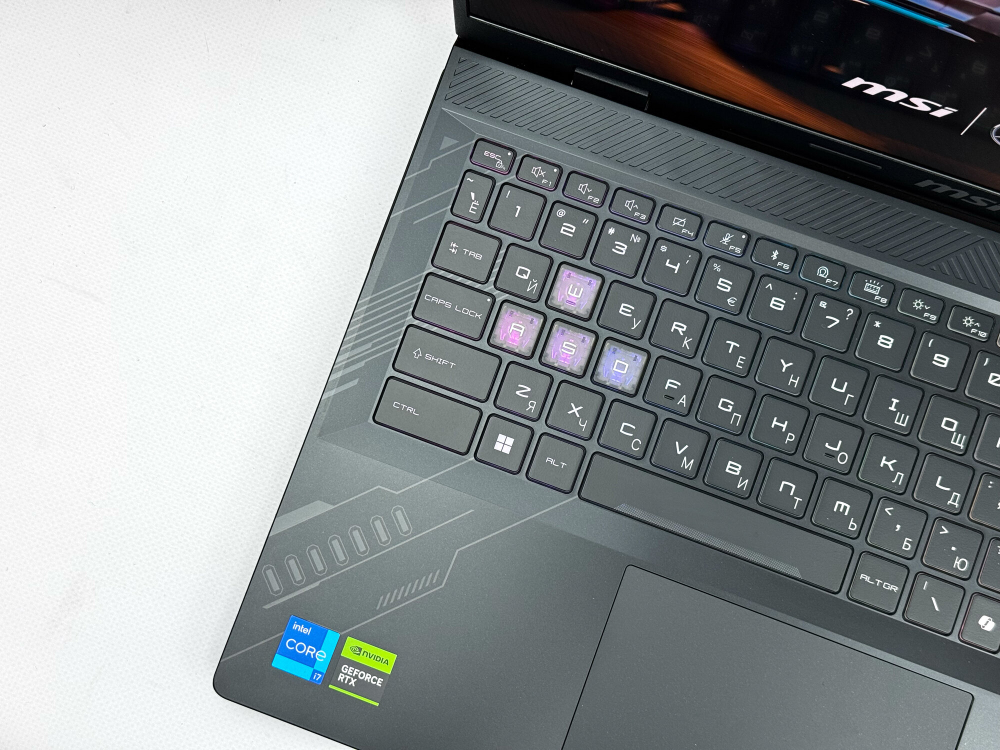 Игровой ноутбук MSI Crosshair I7-14700HX / RTX 4070 / 16GB / 1TB / 2.5K / 240Hz / Win11 / Русско-Английская клавиатура