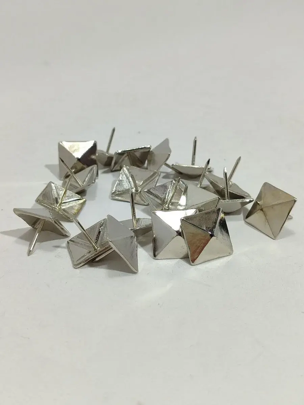 Гвозди мебельные с декоративной шляпкой большие