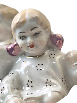 Фарфоровая статуэтка "Дети кормят голубей" Полонский ЗХК