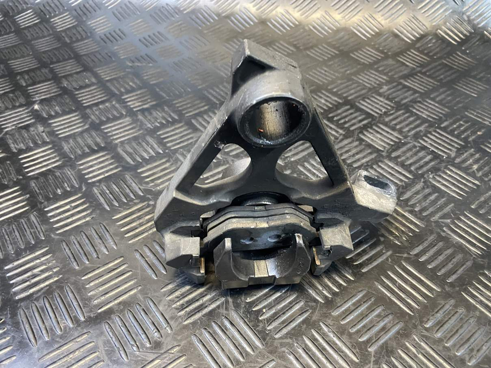 Суппорт задний Yamaha TDM900 RN08 2002 (с кронштейном)