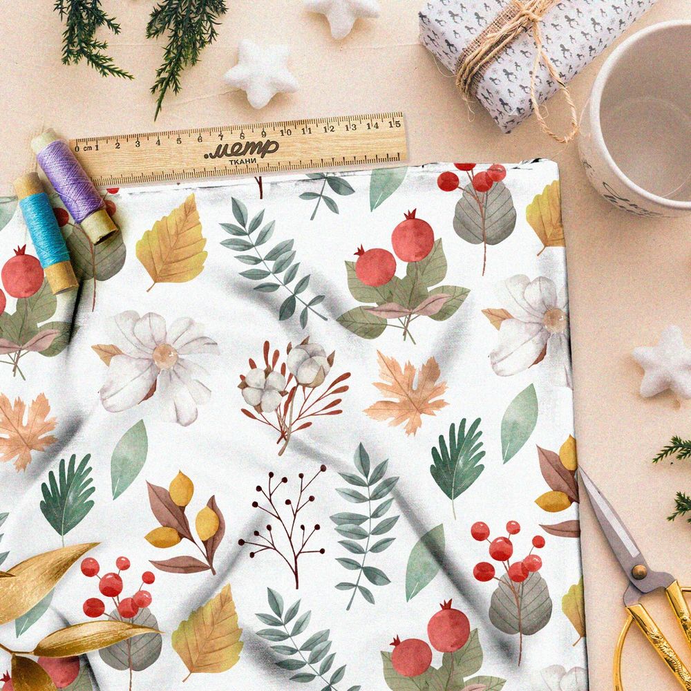 Ткань кулирная гладь крупные листья, брусника и цветы