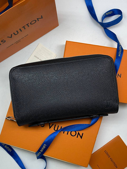Клатч Louis Vuitton