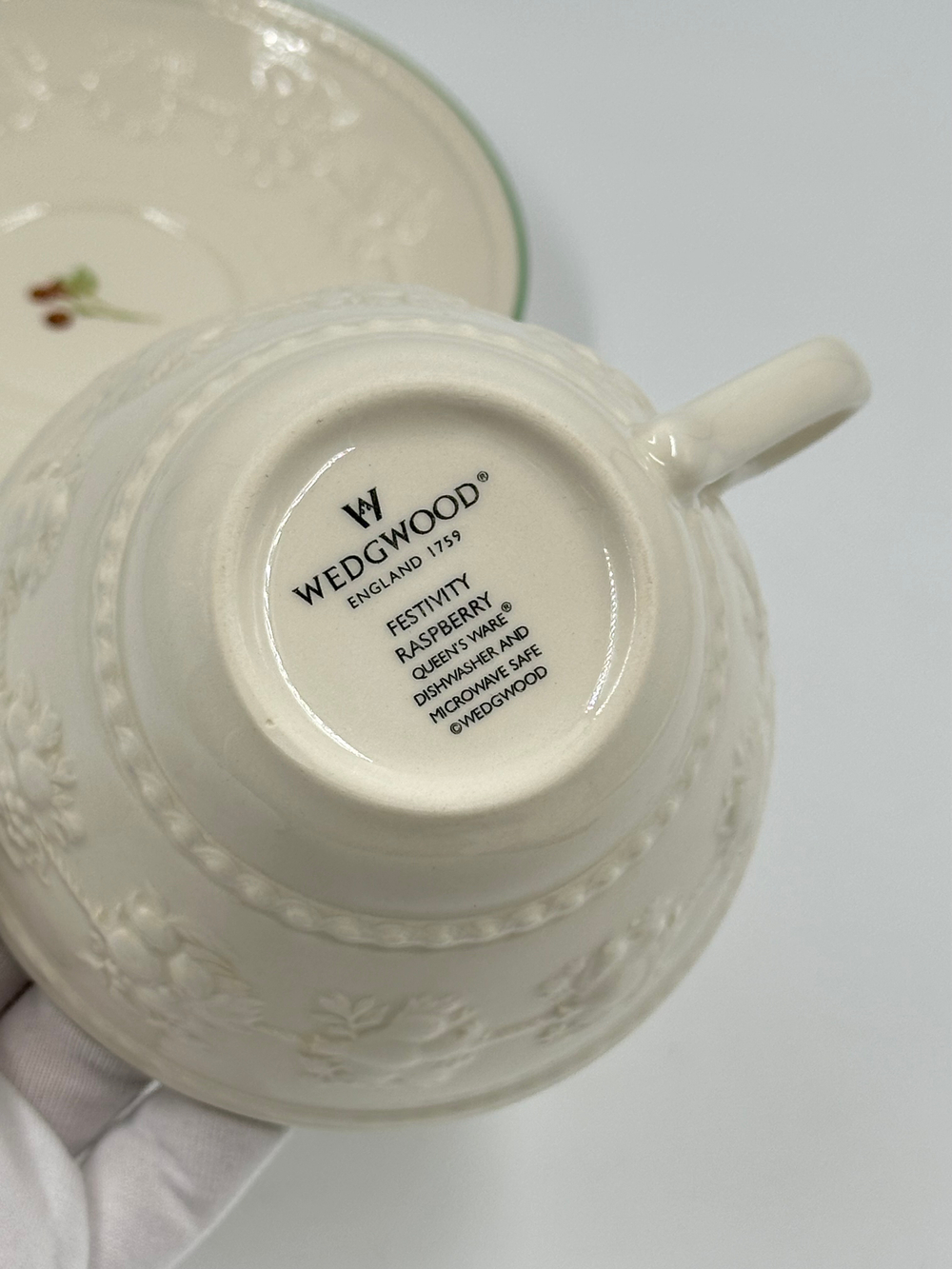 Чайная пара Wedgwood Festivity Raspberry