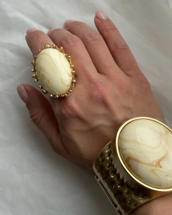 Кольцо под золото с белым крупным камнем