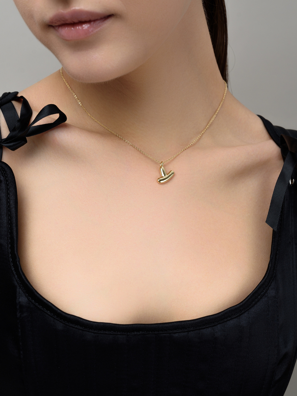 Колье с буквой Y
