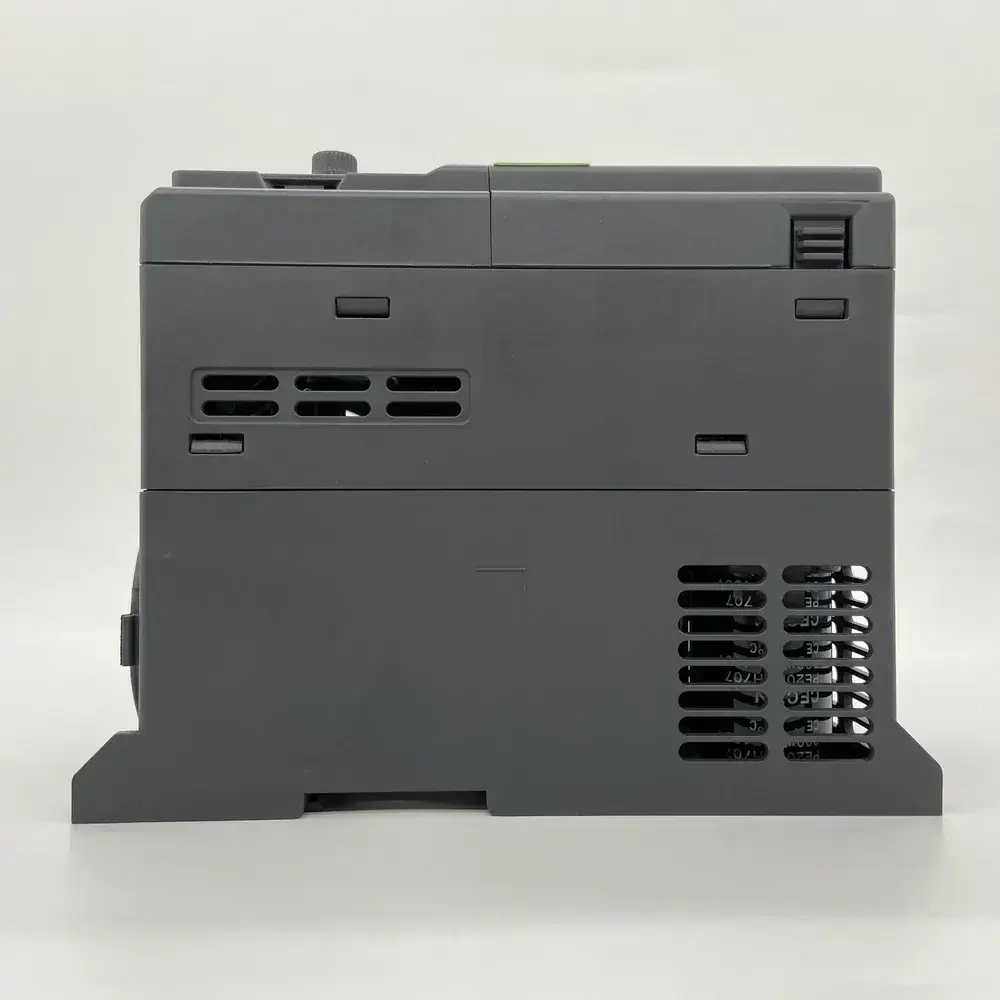 3кВт Частотный преобразователь Трехфазный ввод частотник 380В Трехфазный выход 380В ZUKED320-380V-3KW